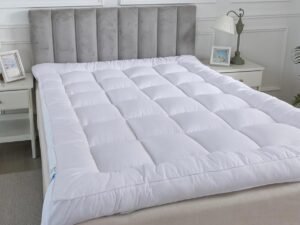 Hotel Quality Box Stitched Microfibre Mattress Topper 10cm Thick - Quilted, Extra Deep, Ultra Fluffy and Breathable, Securely Fits with Elastic Straps, Enhances Comfort and Supports Restful Sleep